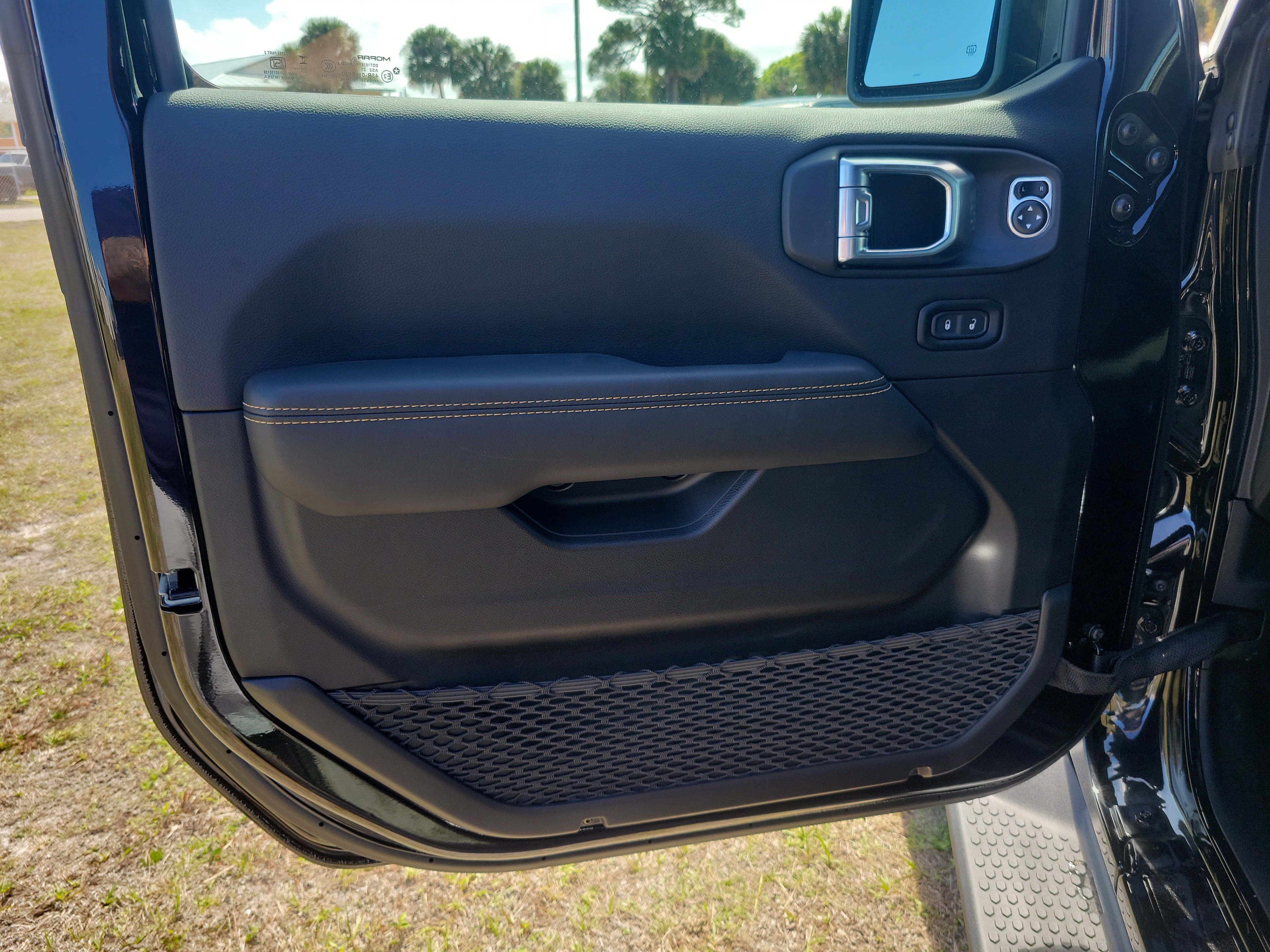 New 2026 Jeep Wrangler Unlimited Sahara AWD/4WD image 13