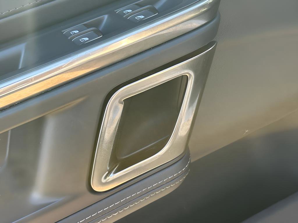 Used 2022 Rivian R1S Adventure image 20