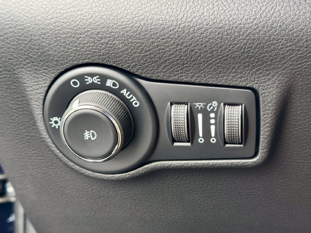 New 2026 Jeep Compass Latitude AWD/4WD image 28