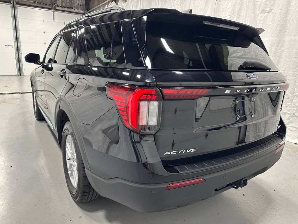 Used 2025 Ford Explorer Active AWD/4WD image 5