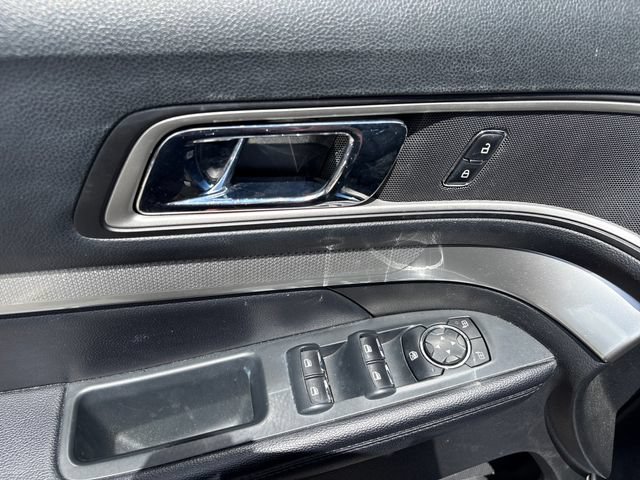 Used 2017 Ford Explorer XLT AWD/4WD image 17