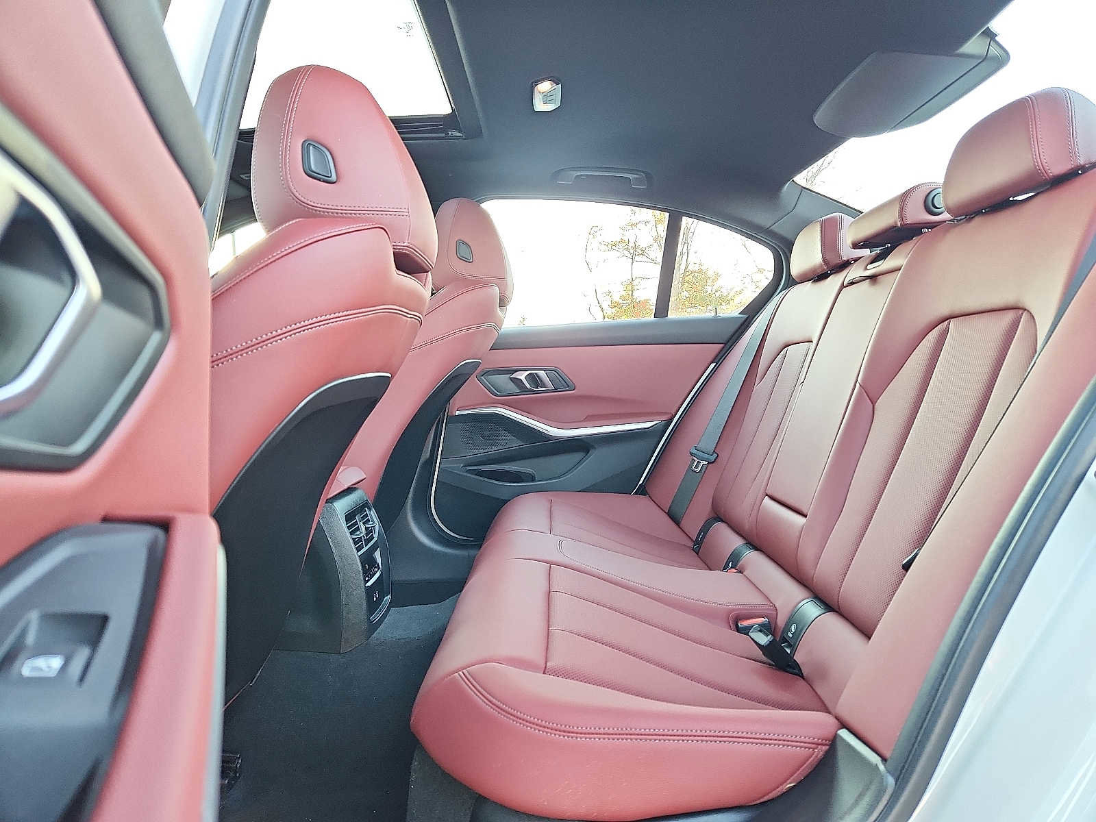 Certified 2024 BMW 330i xDrive Sedan w/ Convenience Package image 10