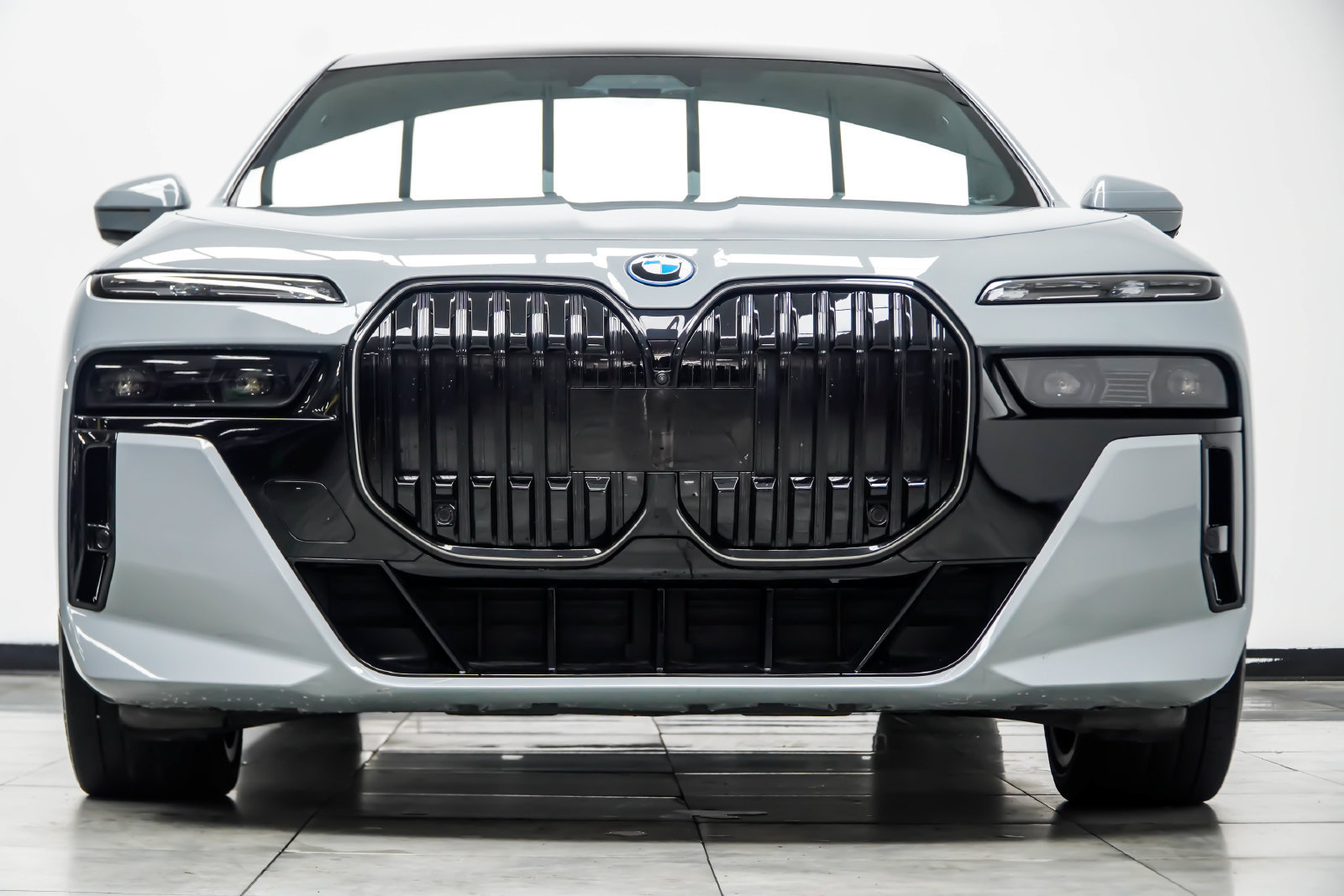 Used 2024 BMW i7 eDrive50 w/ M Sport Package RWD image 9