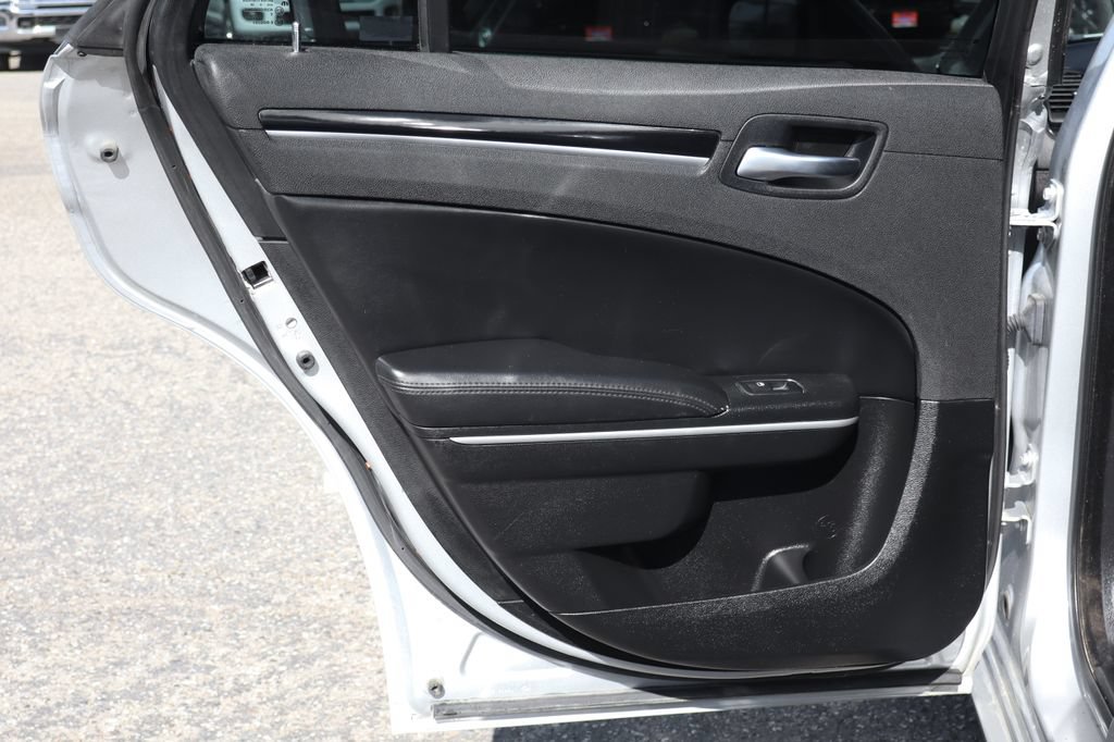 Used 2023 Chrysler 300 Touring w/ Sport Appearance Package RWD image 33
