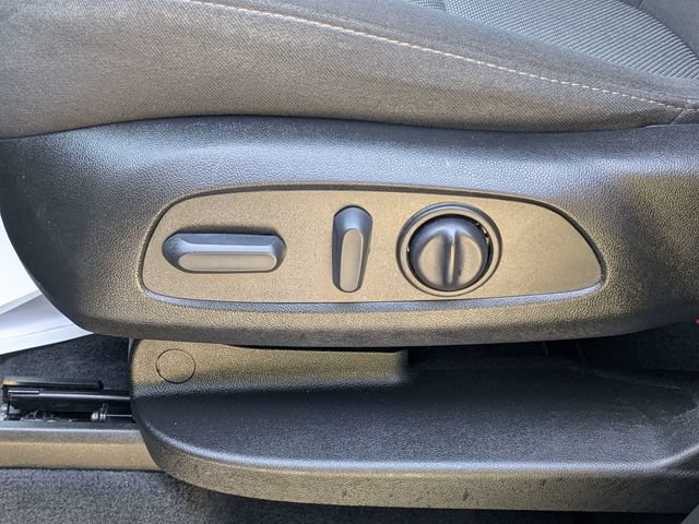 Used 2023 Chevrolet Traverse LT FWD image 21