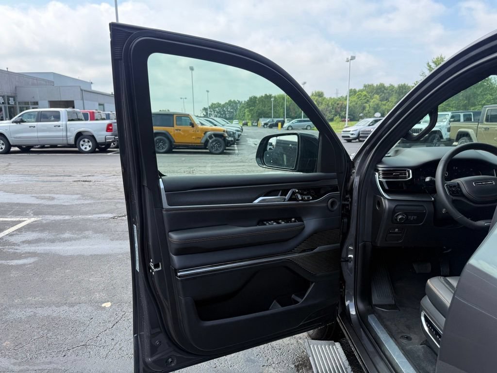 New 2026 Jeep Grand Wagoneer L Summit AWD/4WD image 11