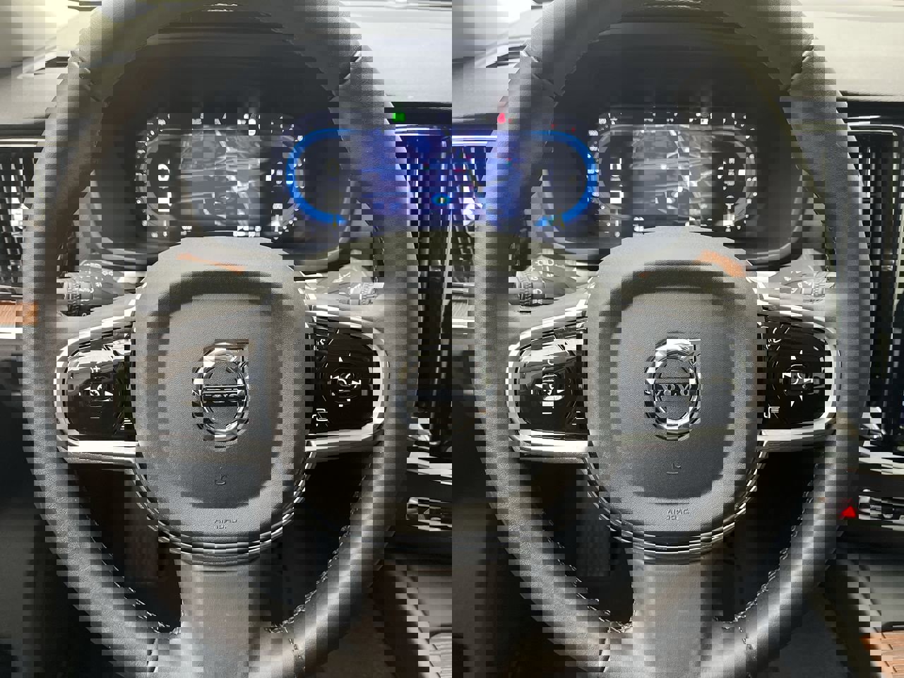 Used 2024 Volvo S60 B5 Plus image 15