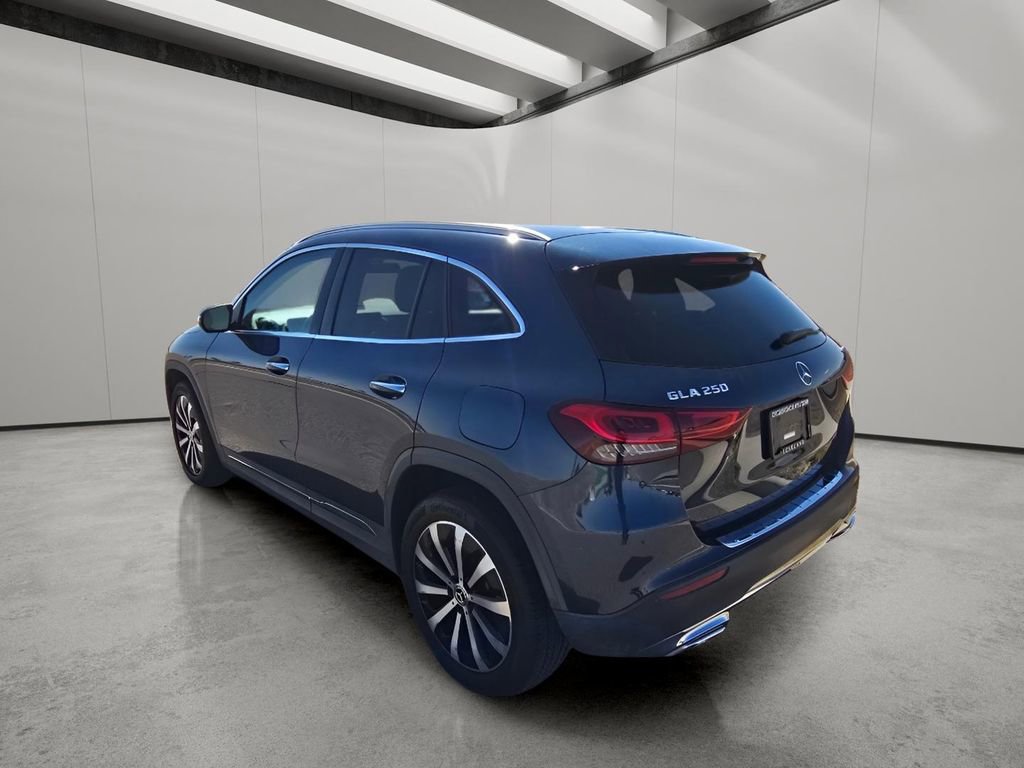 Used 2022 Mercedes-Benz GLA 250 4MATIC w/ Premium Package Lite image 3