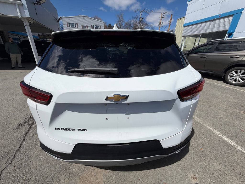 Used 2025 Chevrolet Blazer LT image 4