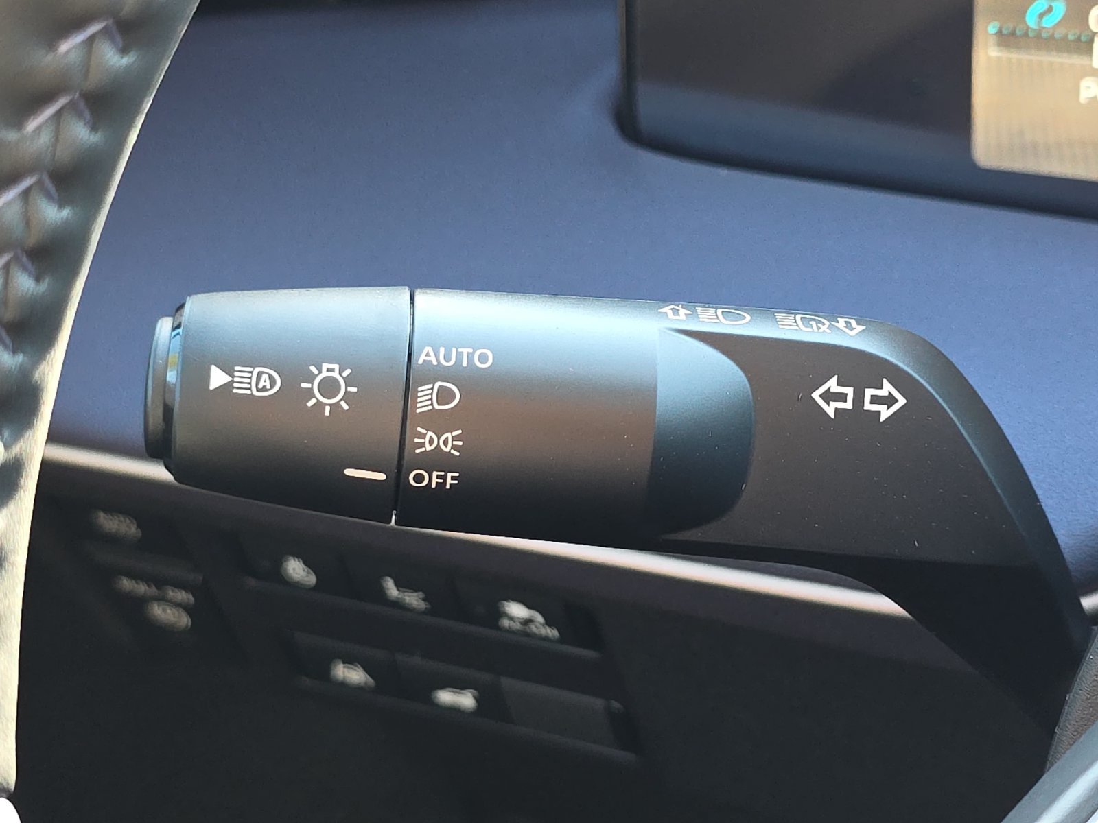 New 2026 Nissan Leaf Platinum+ w/ Illuminated Package FWD image 36