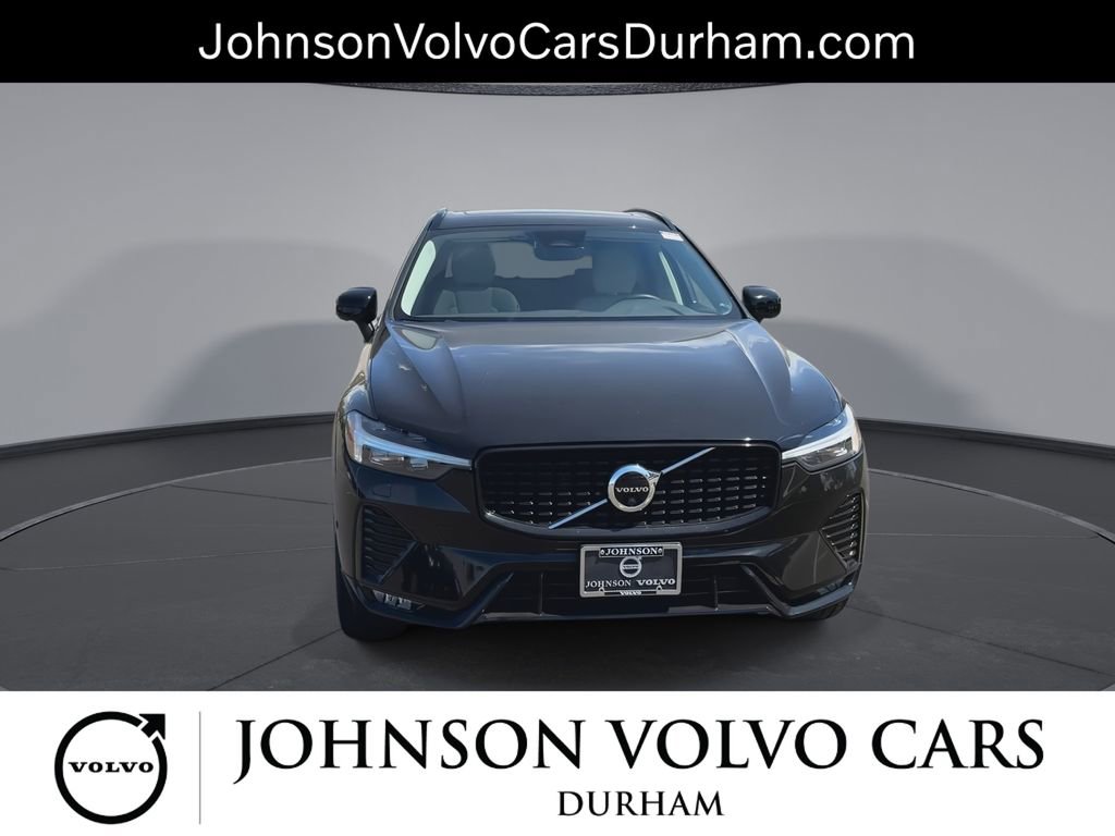 Used 2023 Volvo XC60 B5 Plus w/ Climate Package AWD/4WD image 3