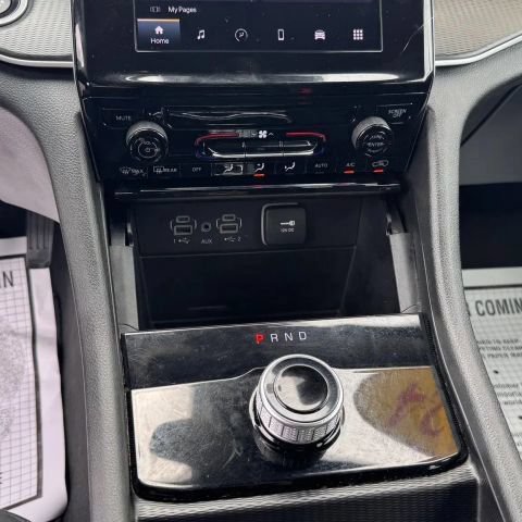 Used 2024 Jeep Grand Cherokee Laredo RWD image 14