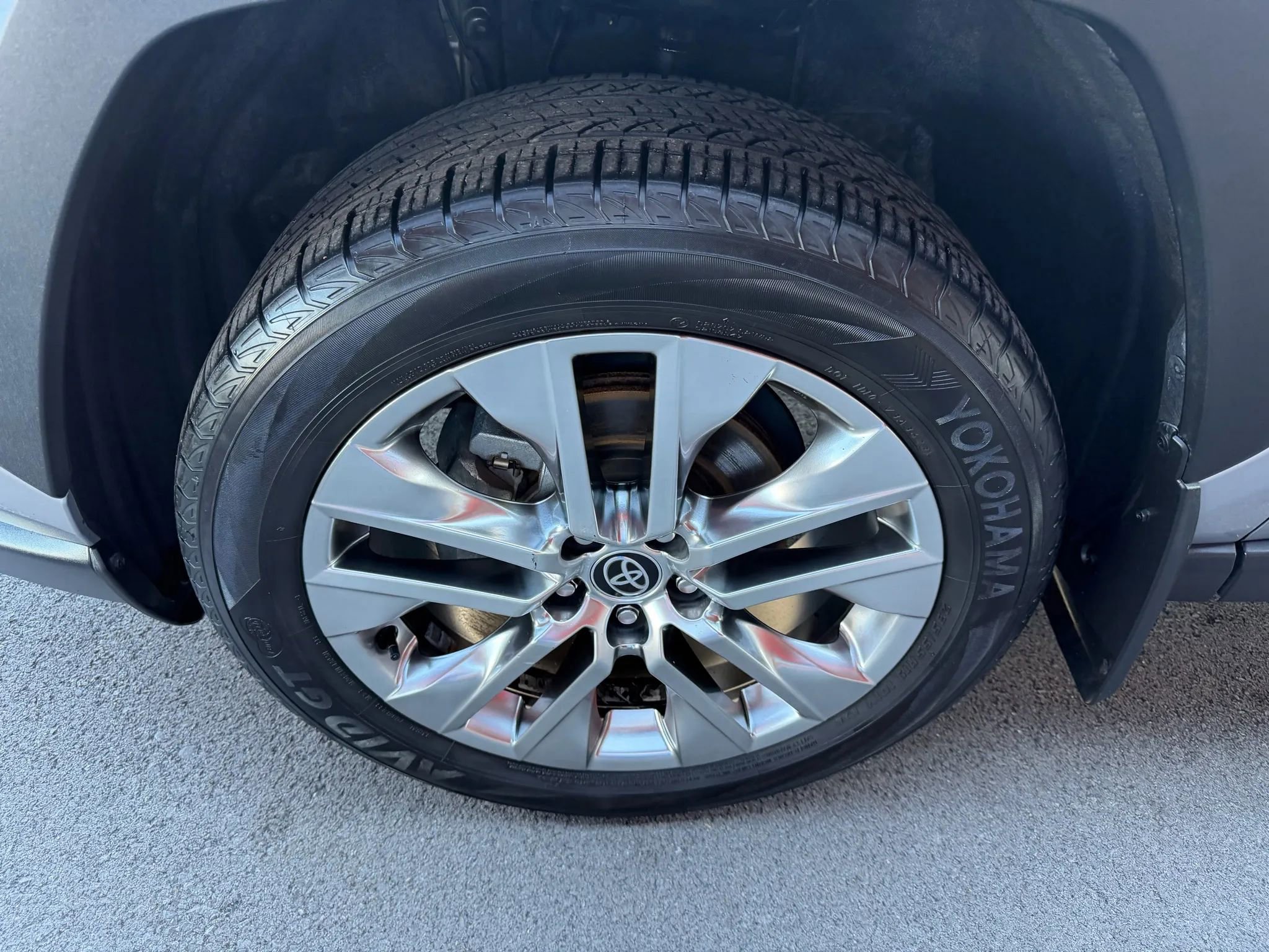 Used 2021 Toyota RAV4 XLE Premium FWD image 19