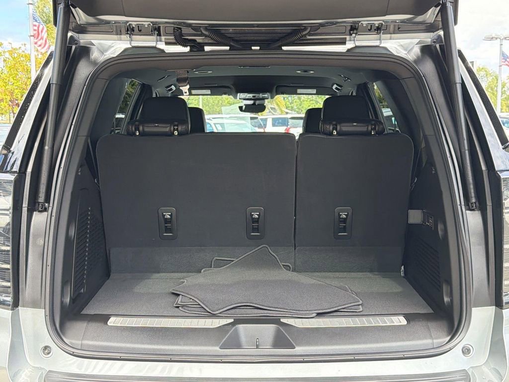 Used 2025 Chevrolet Tahoe High Country AWD/4WD image 27