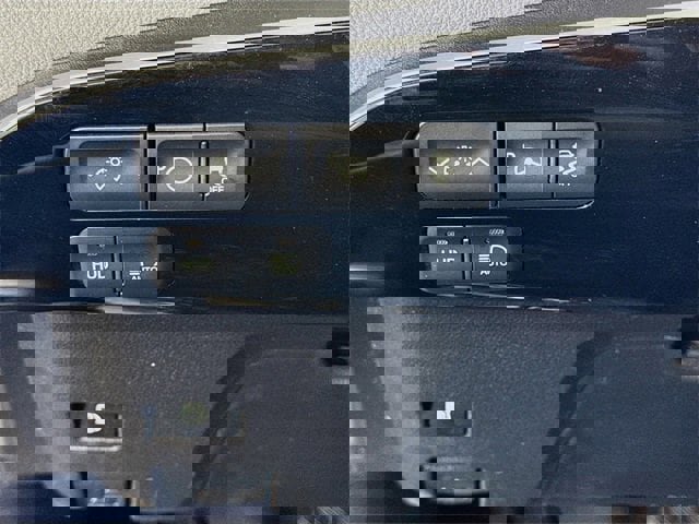 Certified 2016 Toyota Prius Four image 10