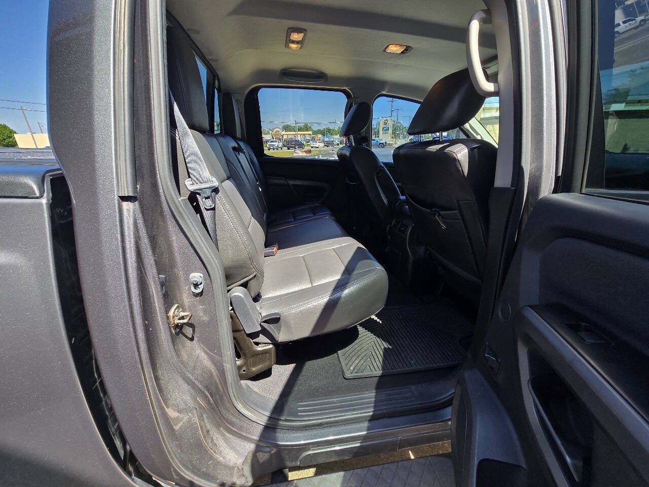 Used 2015 Nissan Titan SV w/ SV Value Truck Package AWD/4WD image 15