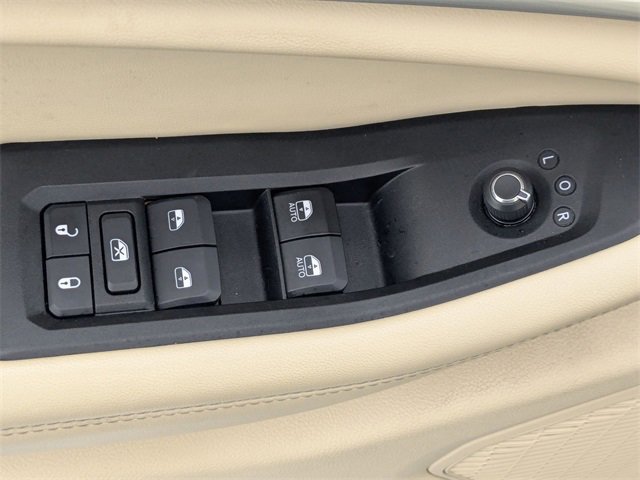 Used 2024 Jeep Grand Cherokee L Limited w/ Luxury Tech Group II image 12