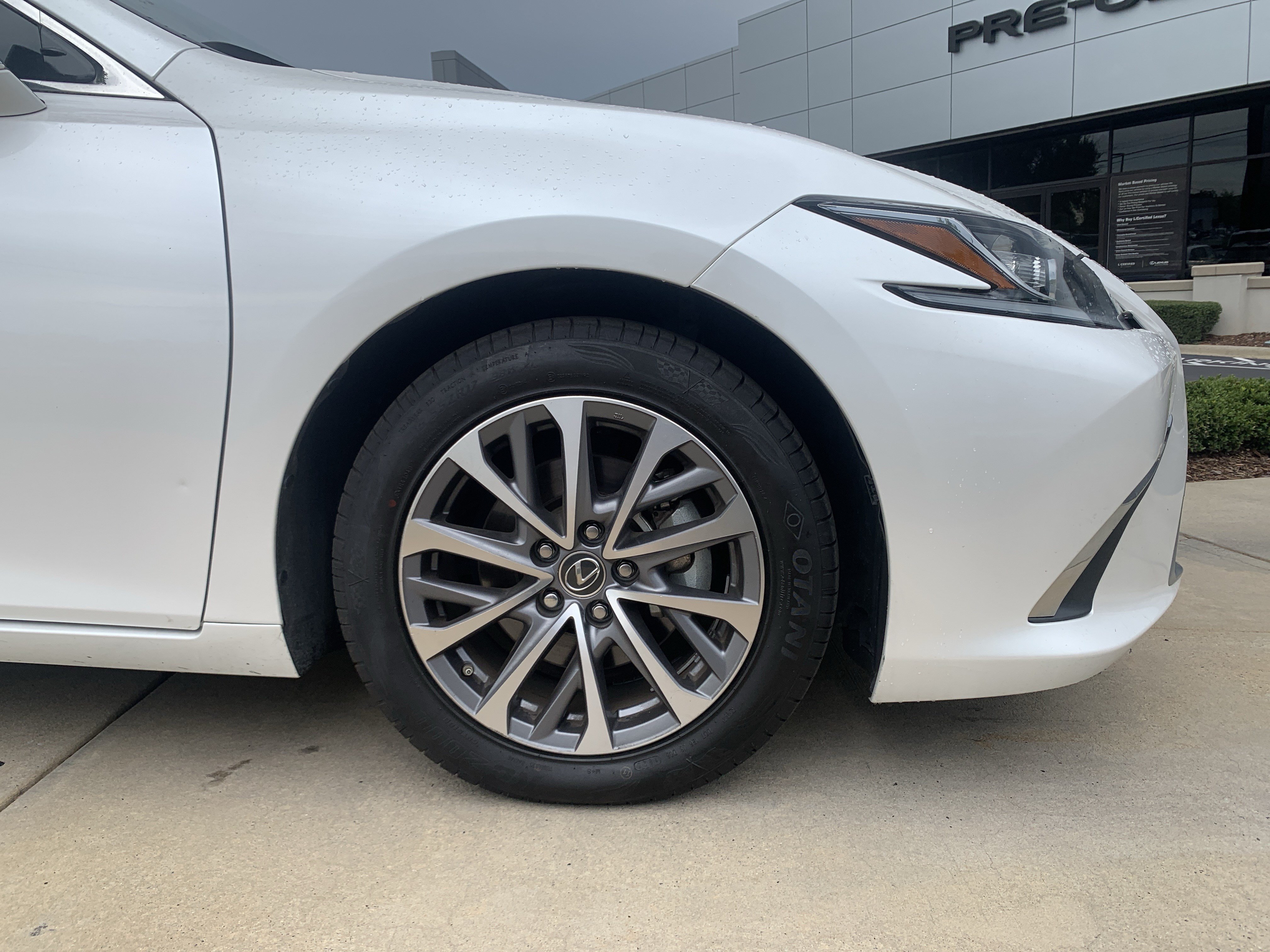 Used 2024 Lexus ES 350 w/ Accessory Package (Z1) FWD image 13