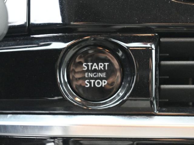 Used 2025 Nissan Pathfinder SV image 36