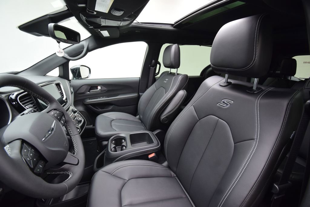 New 2026 Chrysler Pacifica Select w/ S Appearance Package FWD image 32