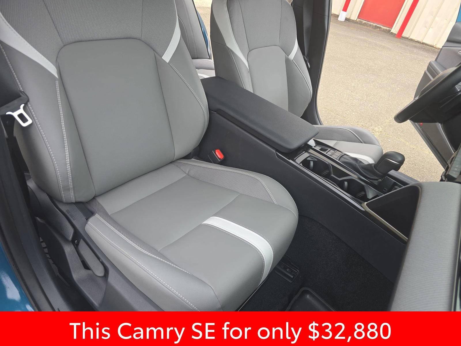 Used 2025 Toyota Camry SE w/ Convenience Package image 16