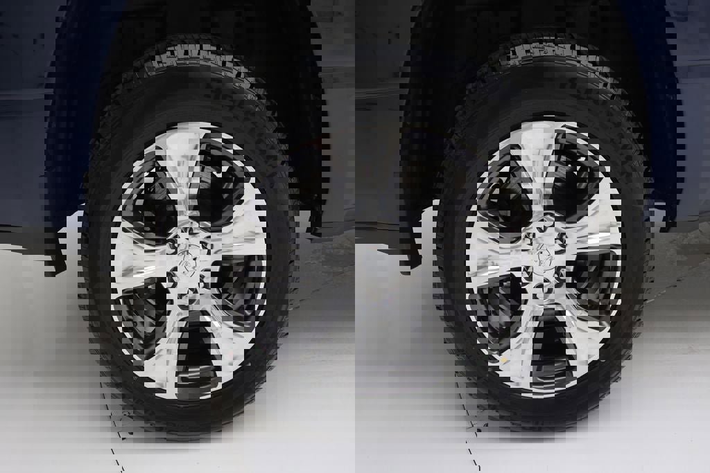 Used 2024 RAM 1500 Laramie AWD/4WD image 9