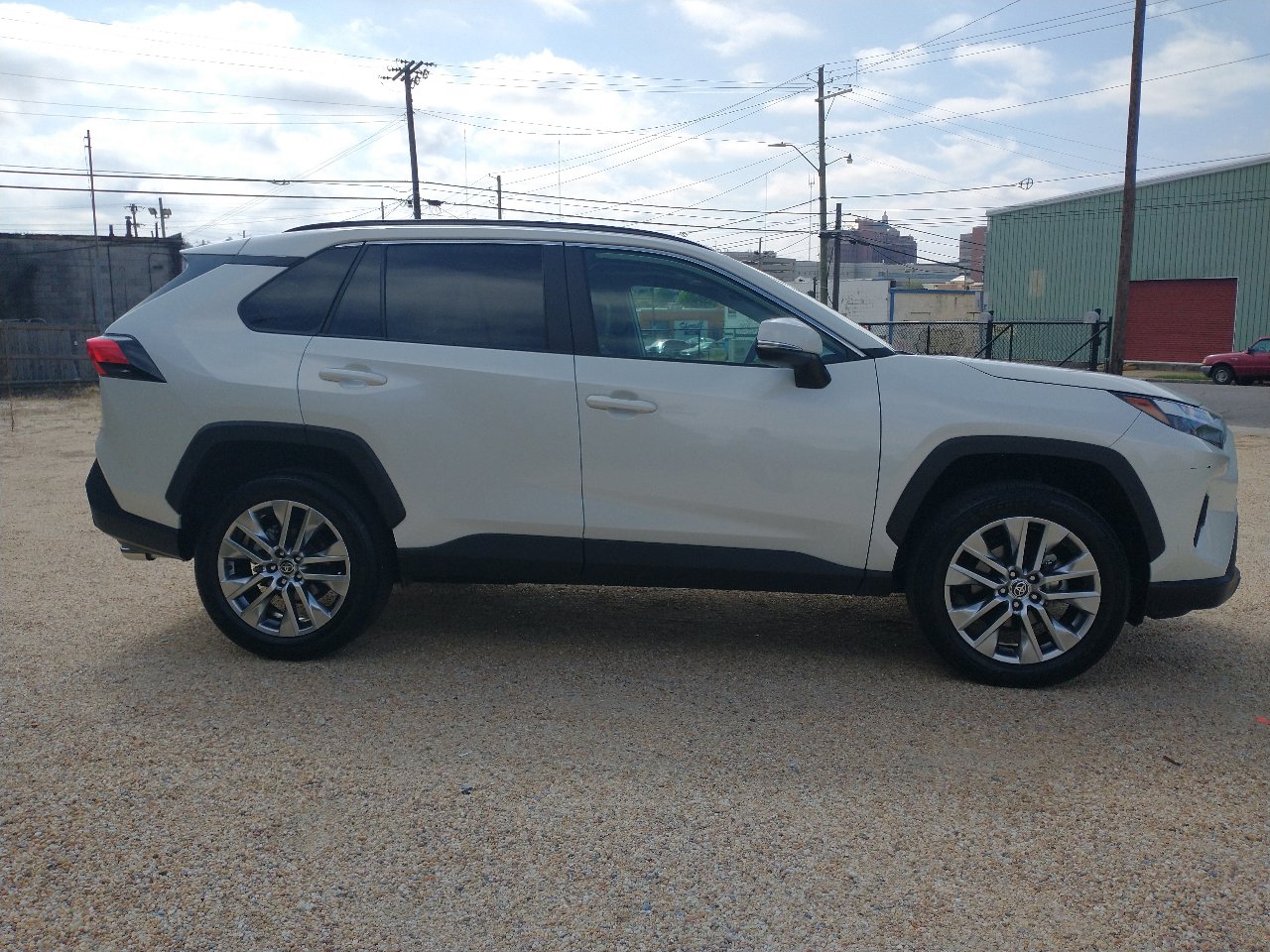 Used 2022 Toyota RAV4 XLE Premium image 23