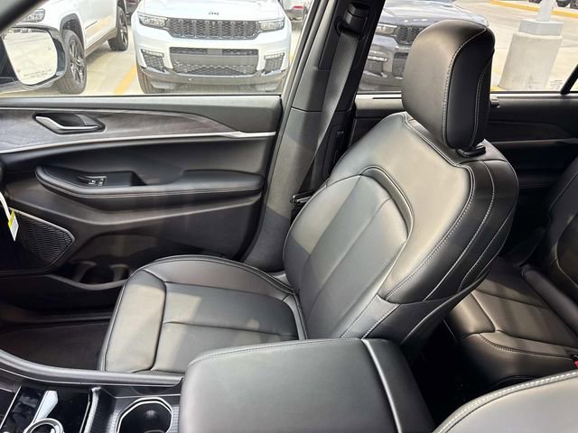 New 2025 Jeep Grand Cherokee L Limited w/ Luxury Tech Group II RWD image 10