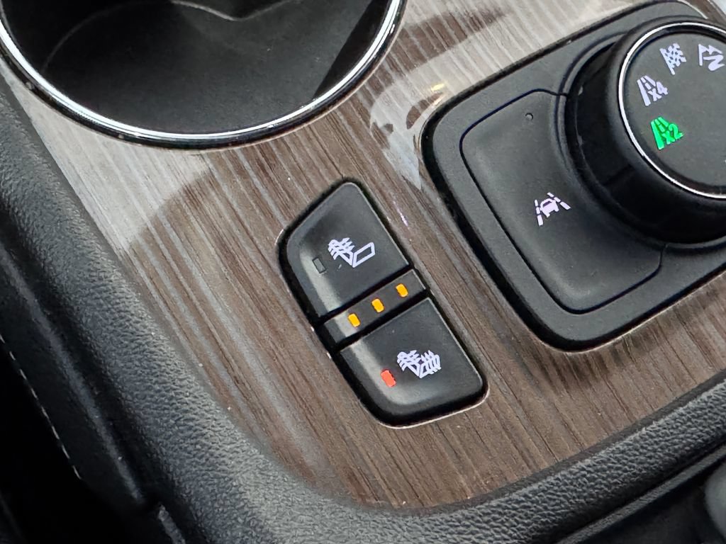 Certified 2021 GMC Acadia SLE w/ Driver Convenience Package AWD/4WD image 23