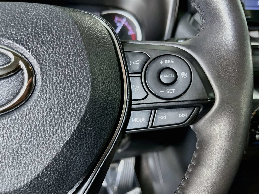 Used 2019 Toyota RAV4 Limited w/ Cold Weather Package FWD image 17