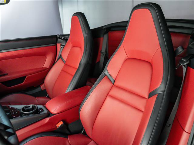 Used 2025 Porsche 911 Carrera RWD image 5