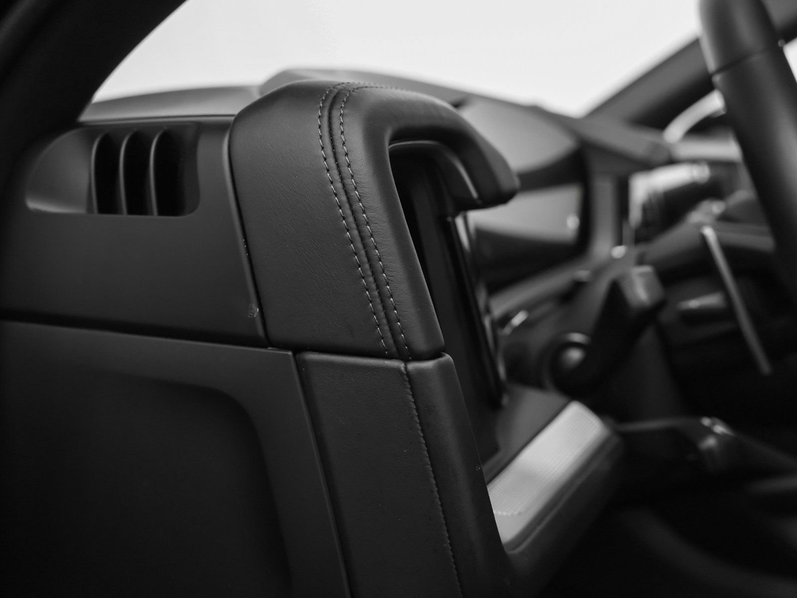 Certified 2025 Porsche Cayenne E-Hybrid image 32