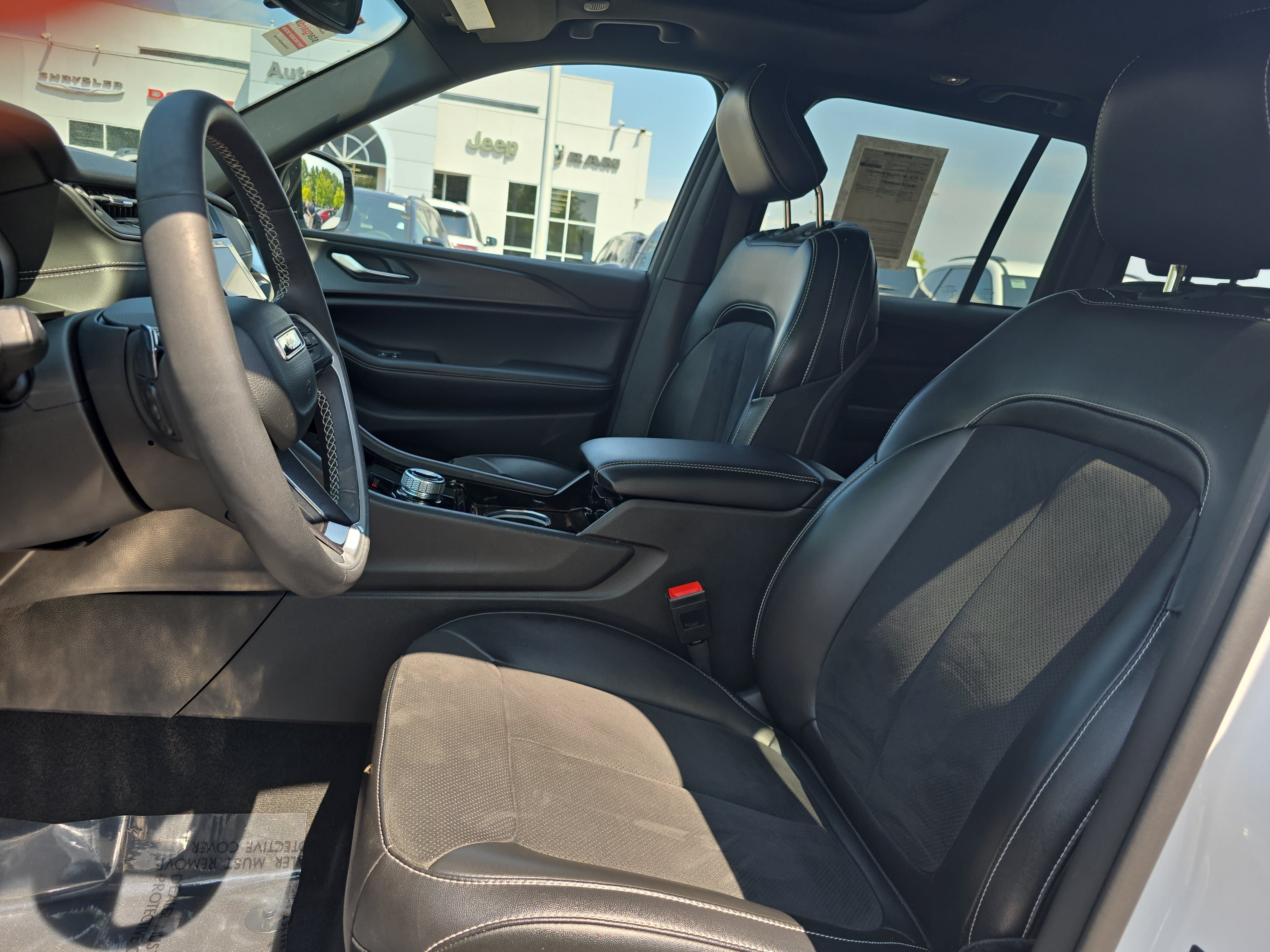 Used 2023 Jeep Grand Cherokee Altitude AWD/4WD image 14