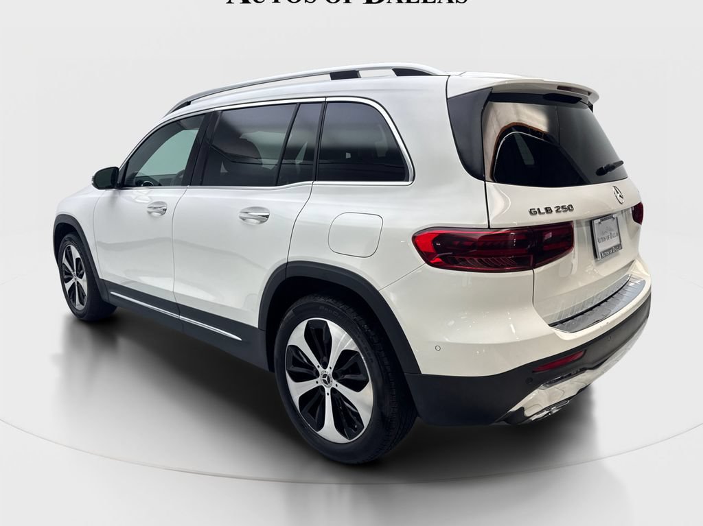 Used 2025 Mercedes-Benz GLB 250 4MATIC image 9