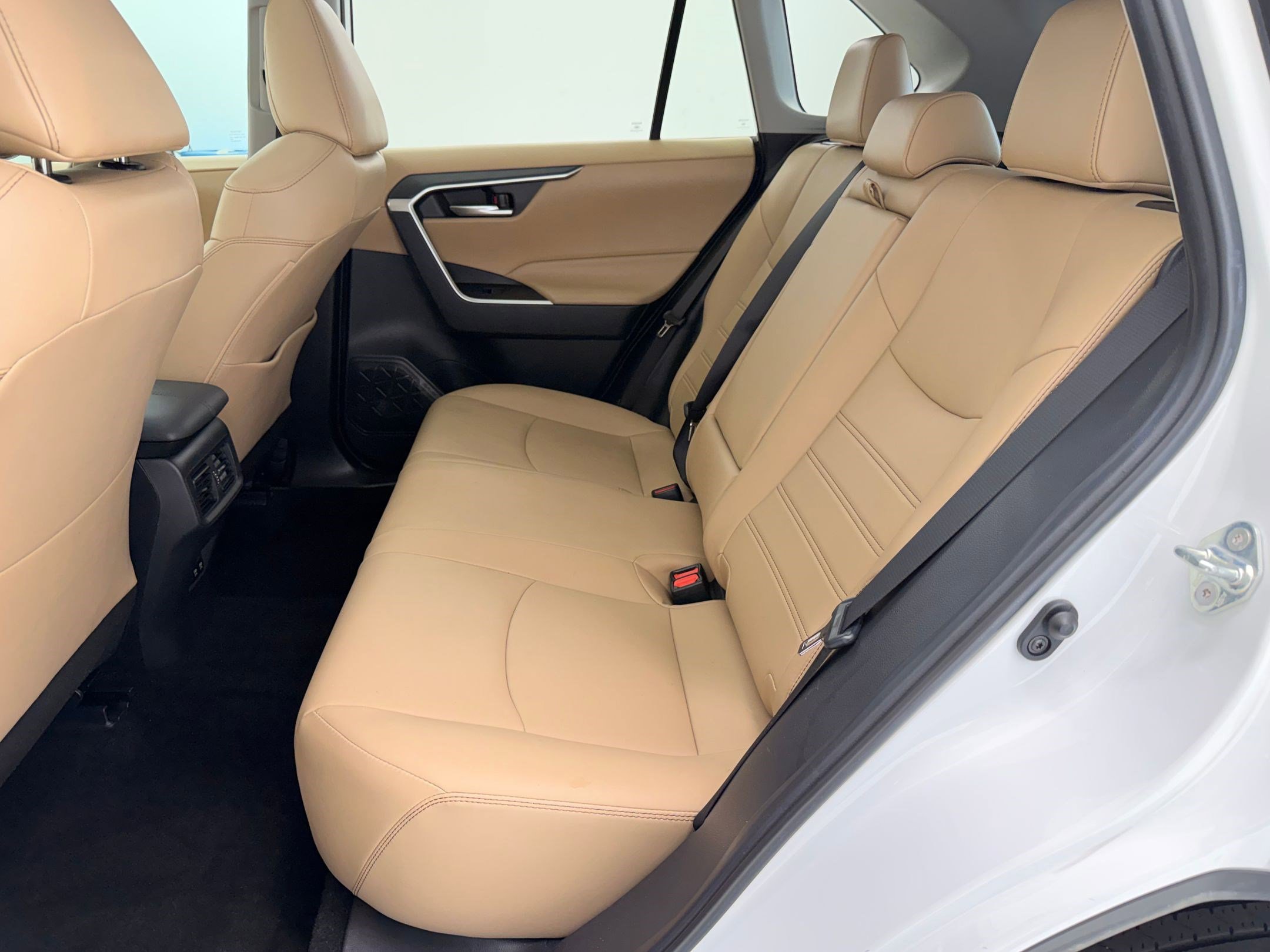 Used 2019 Toyota RAV4 XLE Premium image 15
