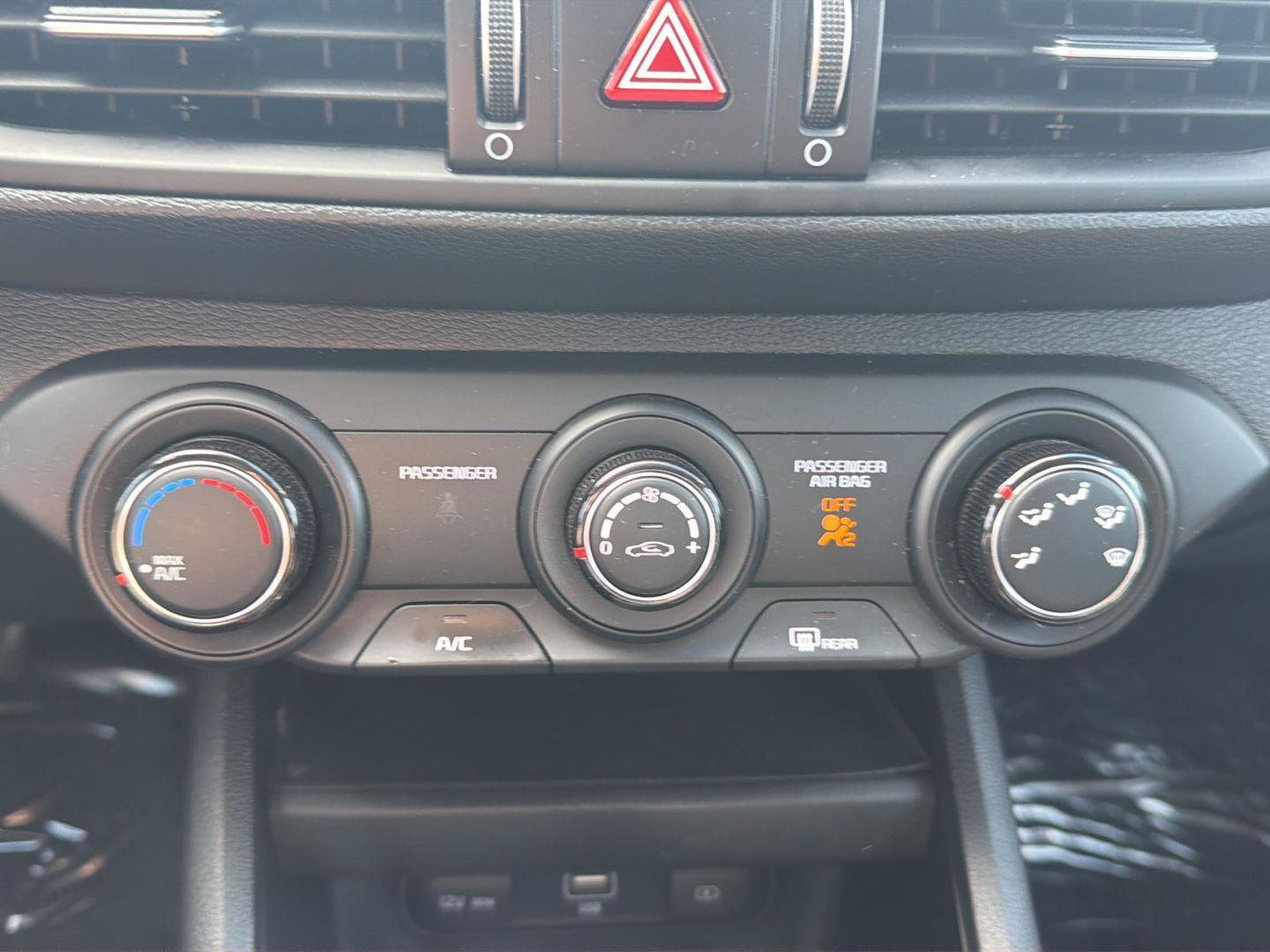 Used 2024 Kia Forte LXS w/ LXS Technology Package FWD image 9
