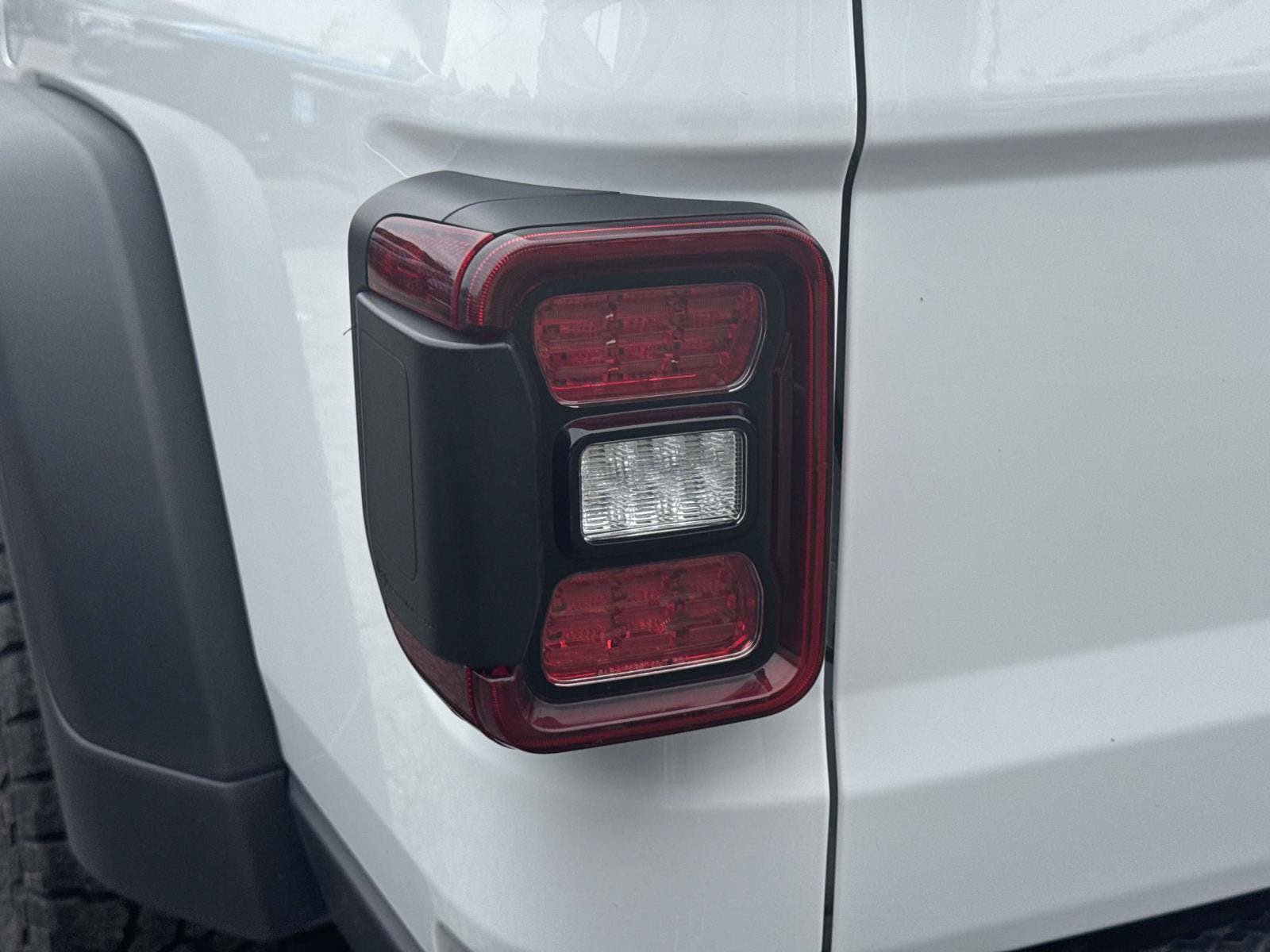 Used 2026 Jeep Gladiator Mojave AWD/4WD image 11