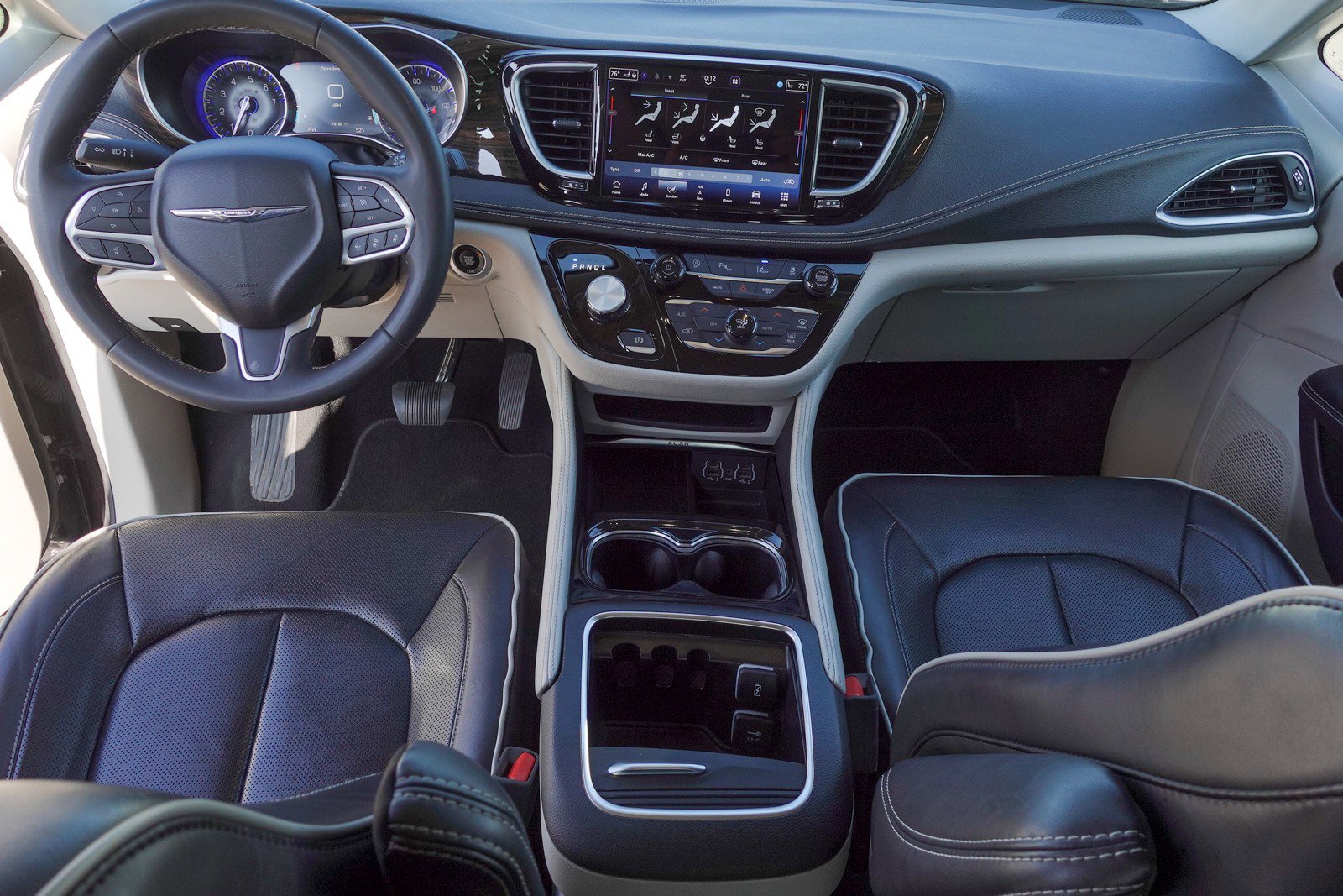 Used 2023 Chrysler Pacifica Limited image 23