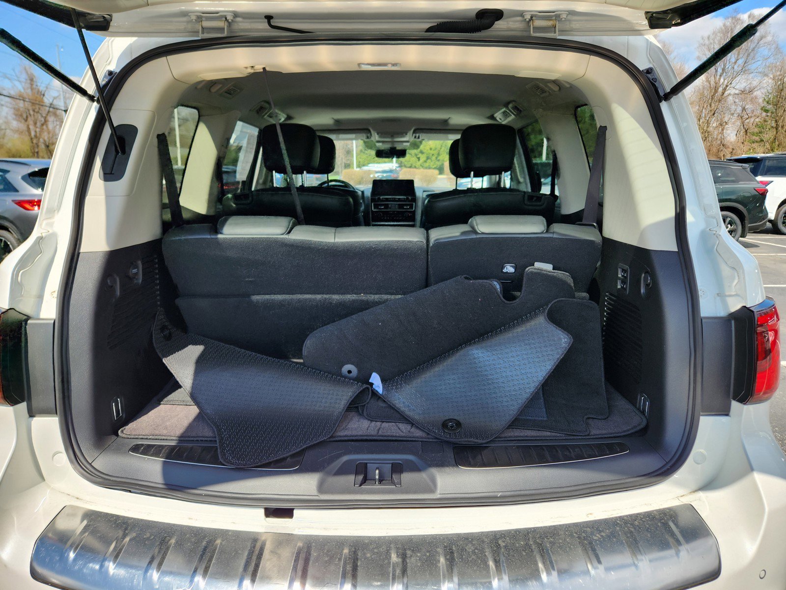 Certified 2024 INFINITI QX80 Premium Select w/ Cargo Package image 8