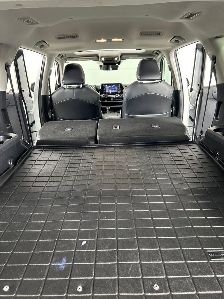 Used 2021 Toyota Highlander XLE image 22