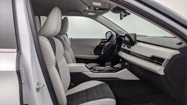 Used 2025 Mitsubishi Outlander SE image 19