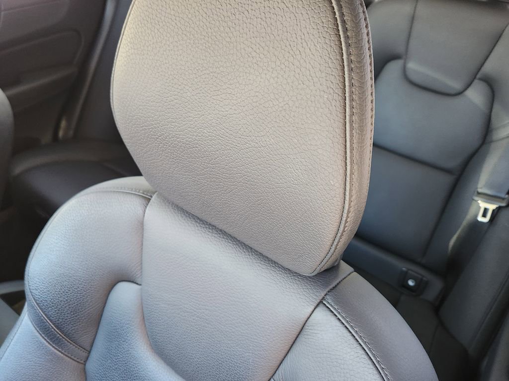 Used 2023 Volvo XC60 B5 Plus image 6