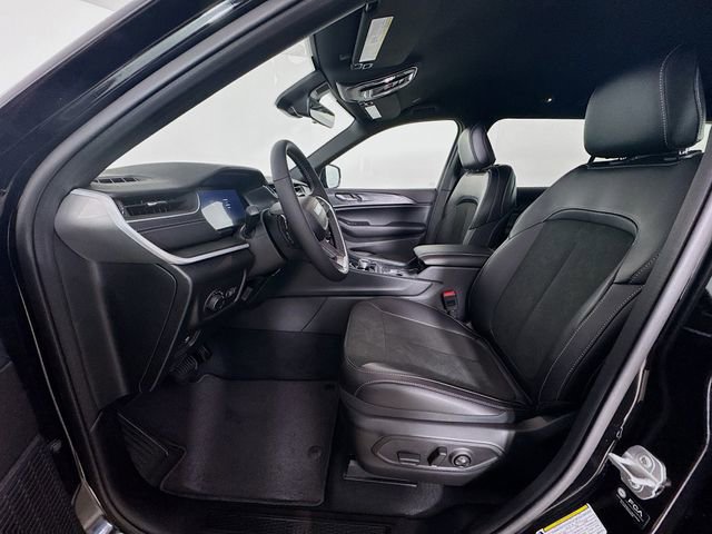 New 2025 Jeep Grand Cherokee L Laredo image 23