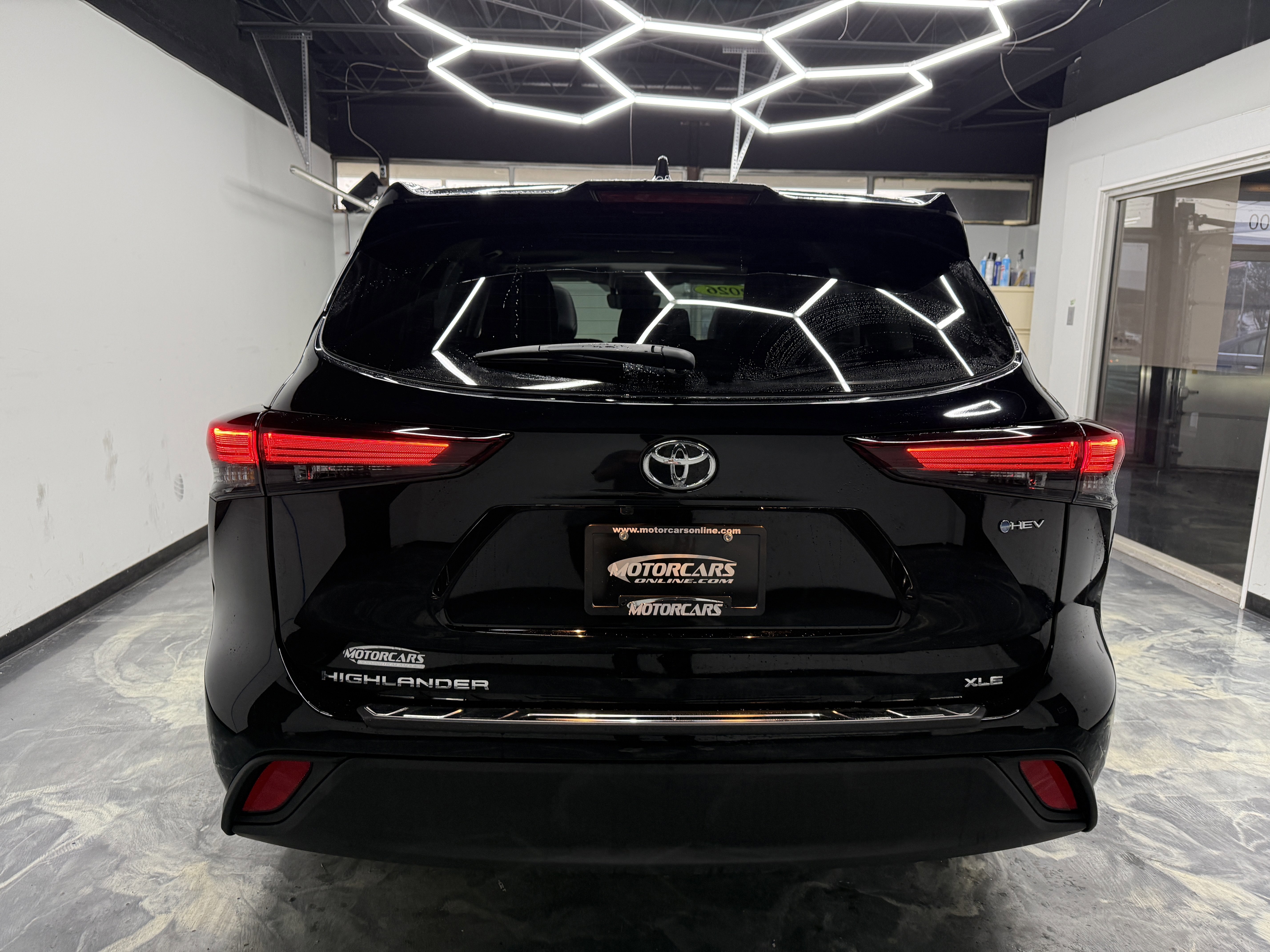 Used 2026 Toyota Highlander XLE image 8