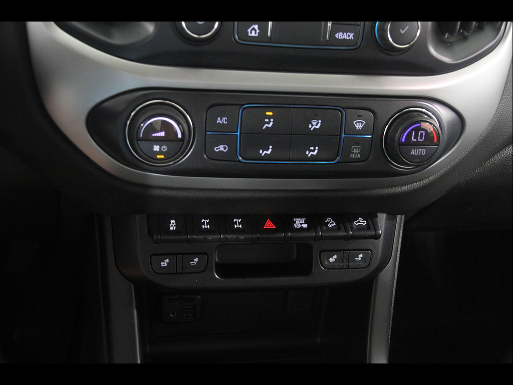 Certified 2019 Chevrolet Colorado ZR2 w/ ZR2 Dusk Special Edition AWD/4WD image 17