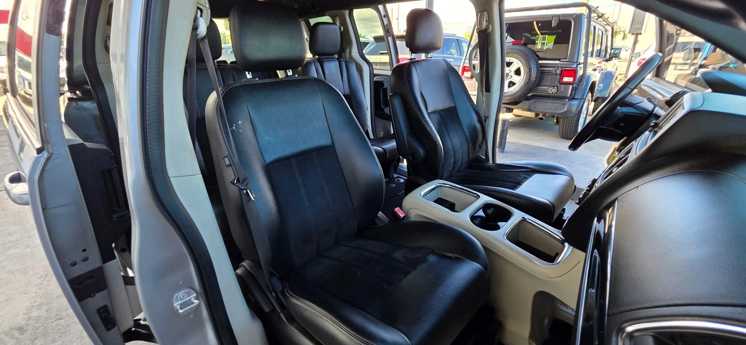 Used 2018 Dodge Grand Caravan SXT FWD image 20