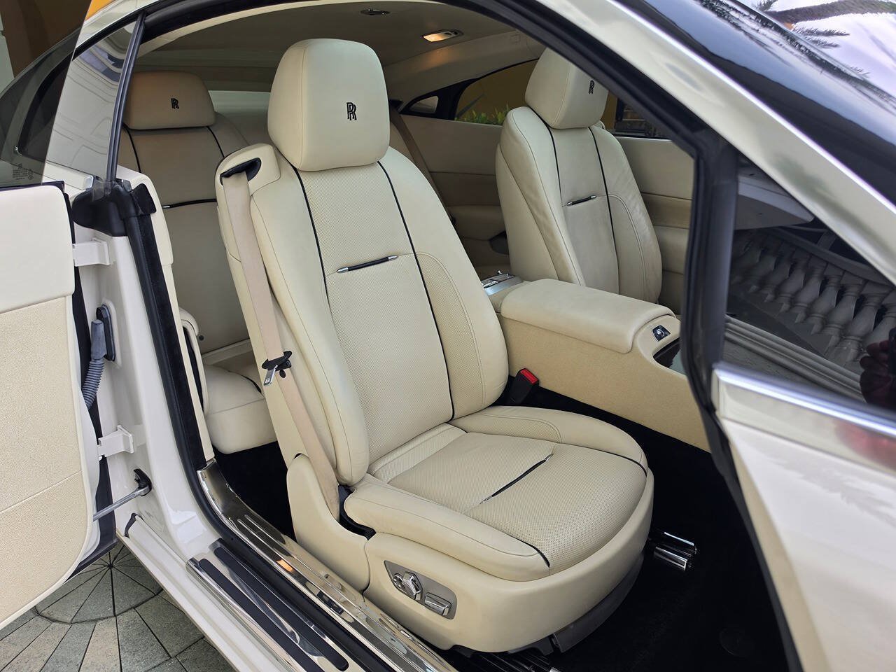 Used 2014 Rolls-Royce Wraith RWD image 60
