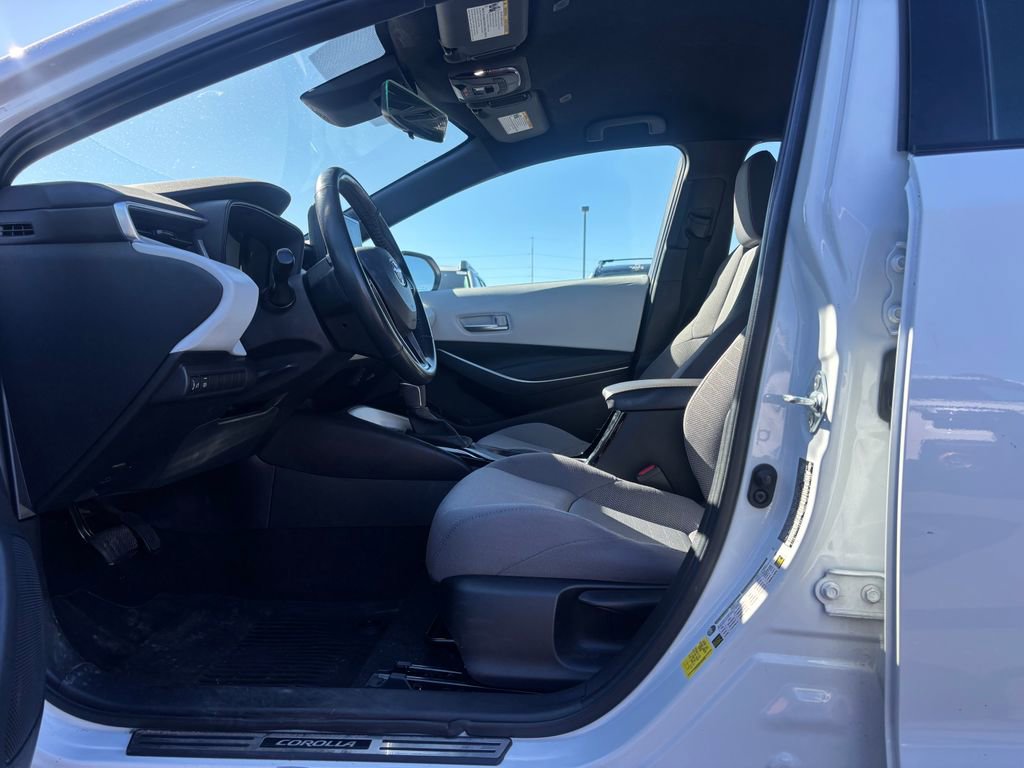 Used 2023 Toyota Corolla SE image 3