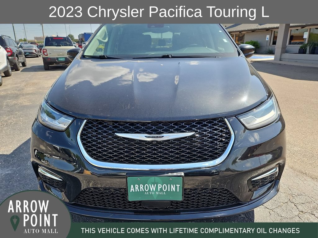 Used 2023 Chrysler Pacifica Touring-L FWD image 3