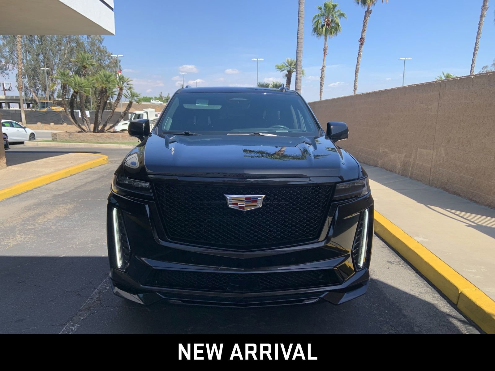 Used 2023 Cadillac Escalade ESV V AWD/4WD image 2